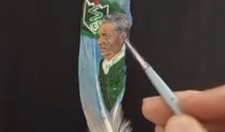 Güvercin Kanadına Cantürk Alagöz Portresi Çizdi