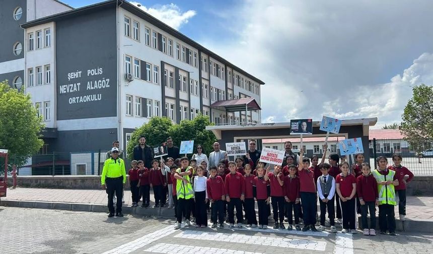 Karakoyunlu’da Trafik Haftası Etkinlikleri Kapsamında Öğrencilere Eğitim Verildi