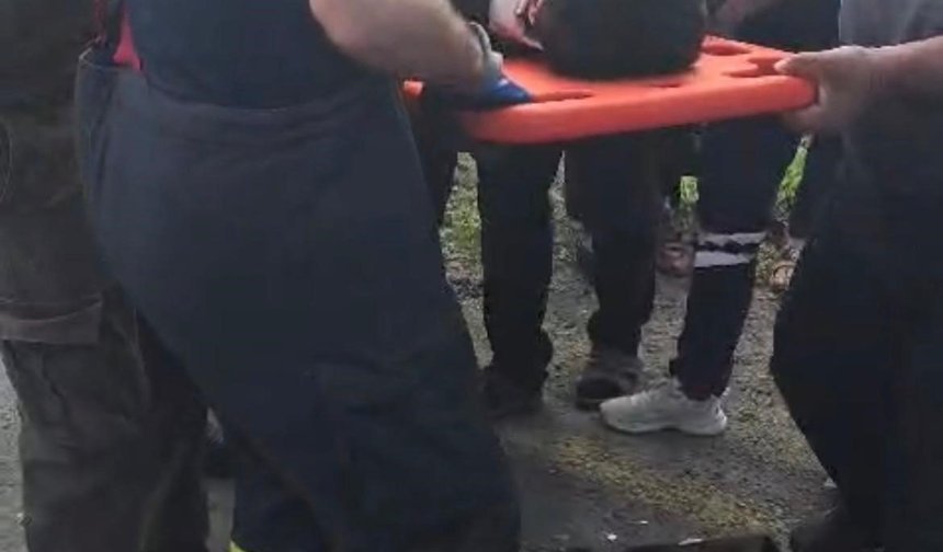 Motosiklet ile kamyonet çarpıştı: 1 yaralı