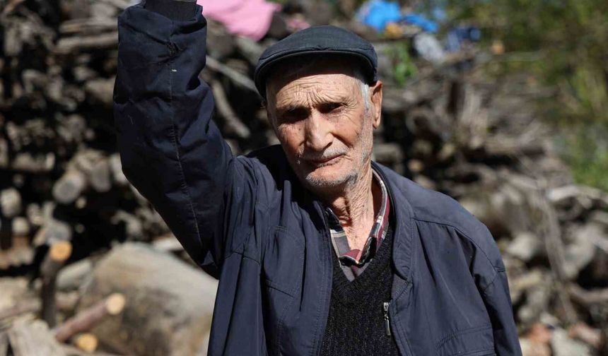 Salih dede 94 yaşında gençlere taş çıkarıyor