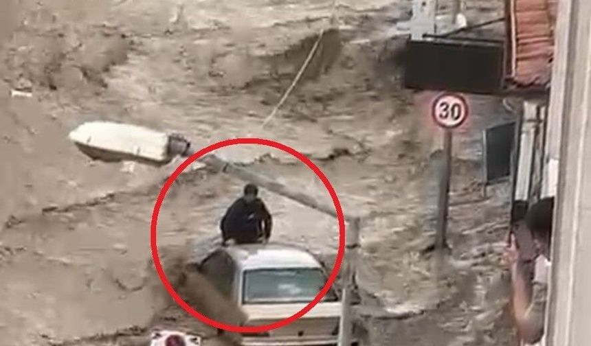 Selde can pazarı: Sel sularına kapılan aracın üzerinde hayata tutundu