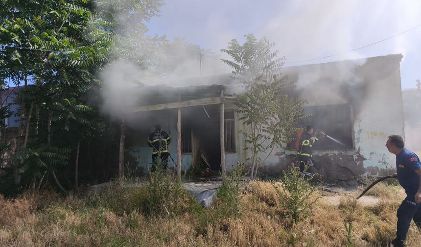 Iğdır’da Metruk Evde Yangın: İtfaiye Facianın Önüne Geçti