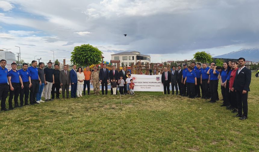 IĞDIR MİLLET BAHÇESİ’NDE RENKLİ KUTLAMA: CEZA İNFAZ PERSONELİ HAFTASI COŞKUYLA KUTLANDI