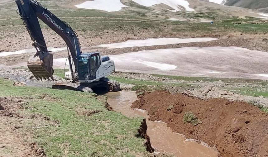 Iğdır İl Özel İdaresi’nden Çiftçiye Hızır Gibi Müdahale: Kapanan Su Kanalları Yeniden Açıldı!
