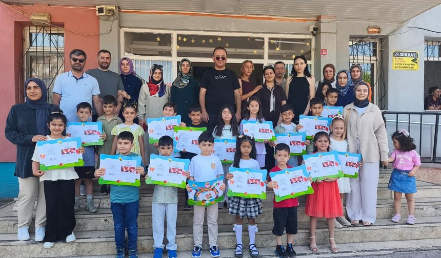 IĞDIR’DA KARNE HEYECANI: 47 BİN ÖĞRENCİ TATİLE ÇIKTI