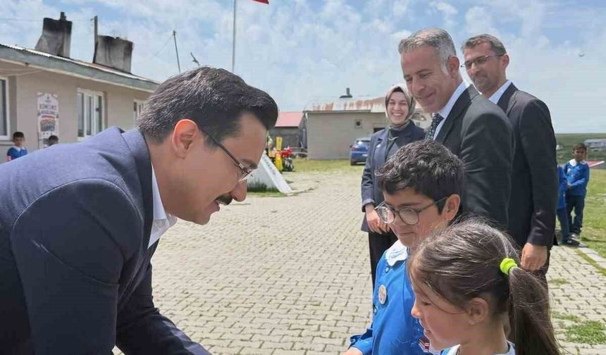 Akyaka Kaymakamı İsmail Demirtaş'tan köy okullarına yakın ilgi