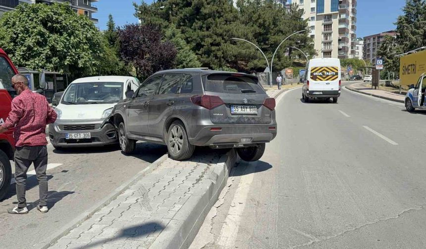 Baba ve 2 yaşındaki oğlu yaralandı