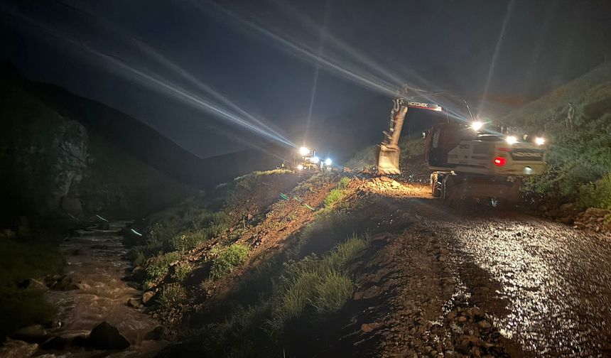 Sel Yolları Kapadı, Özel İdare Gece Yarısı Açtı