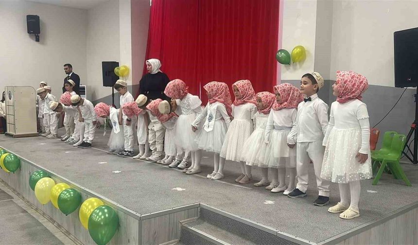 Çavdarhisar'da 4-6 Yaş Kur'an Kursu öğrencilerinden yılsonu gösterisi