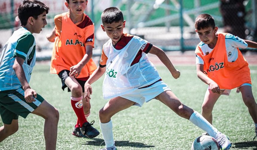 ALAGÖZ HOLDİNG IĞDIR FK ALTYAPI SEÇMELERİNE REKOR KATILIM