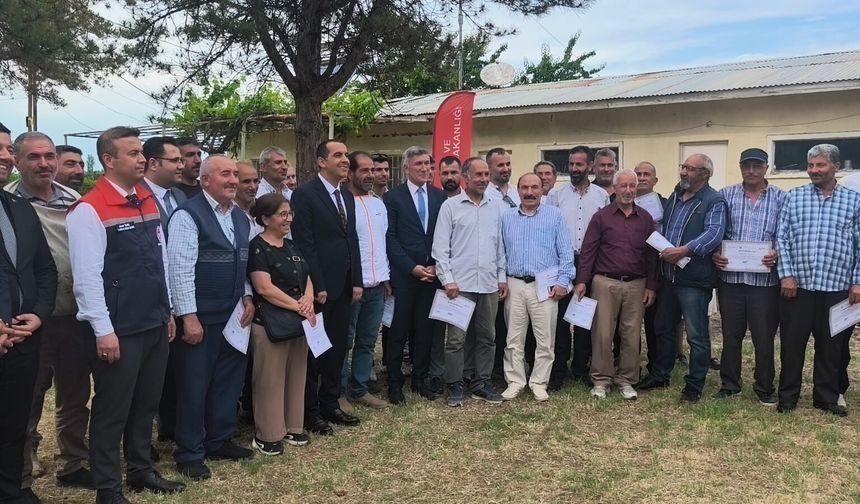 IĞDIR'DA 53 ARICIYA 300 ARILI KOVAN DAĞITILDI