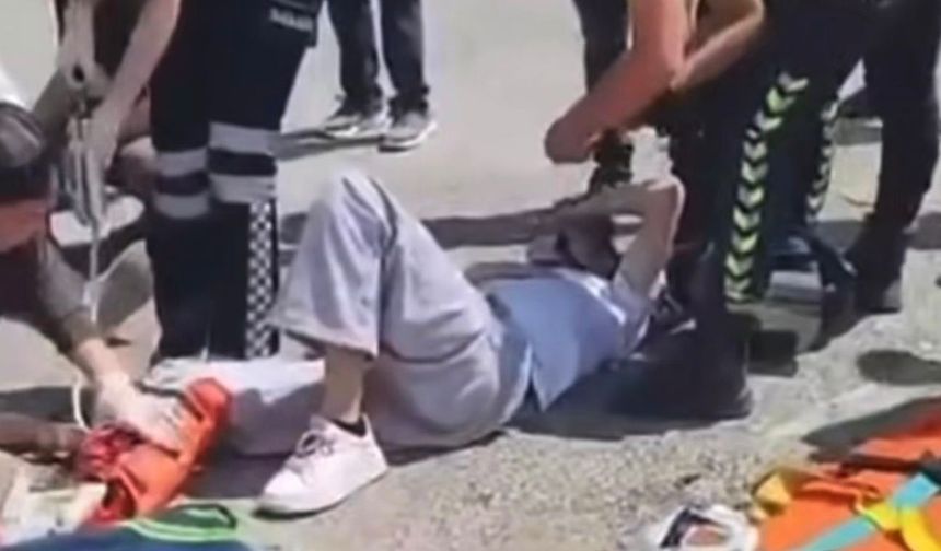 Vali Yolu’nda Motosiklet ile Otomobil Çarpışma Sonucu: 2 Genç Yaralandı