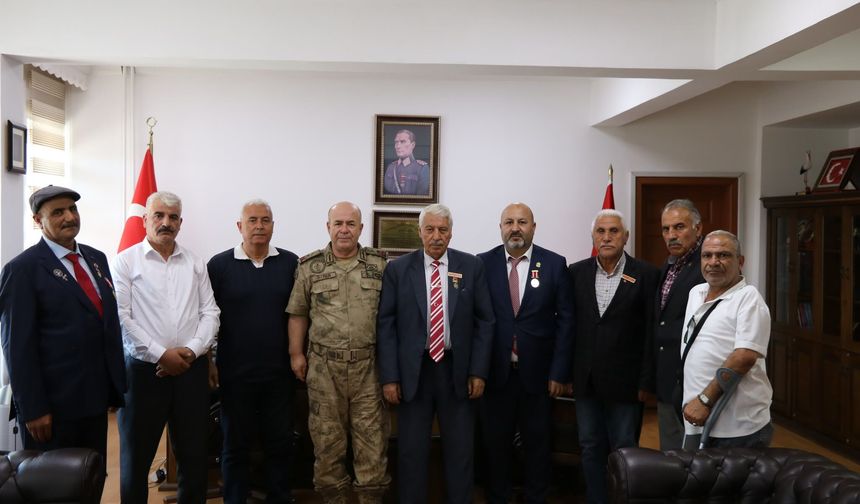 IĞDIR'DA ANLAMLI BULUŞMA: ŞEHİT AİLELERİ VE GAZİLERDEN JANDARMAYA VEFA ZİYARETİ