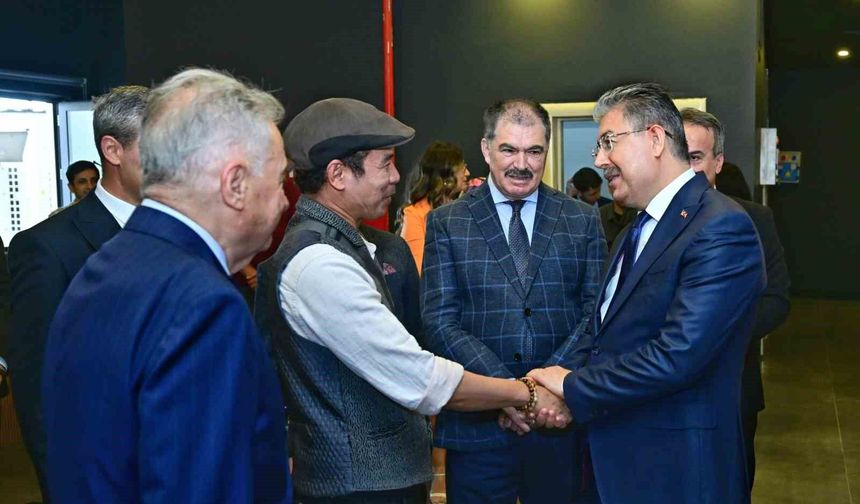 Eğitime destek veren hayırseverler 'Ahde Vefa Resim Sergisi'nde anıldı