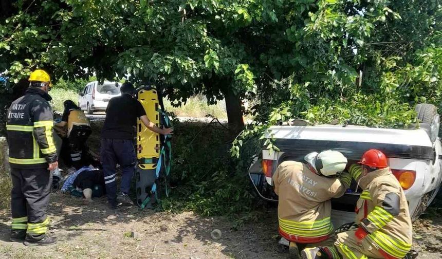 Erzin'de otomobil takla attı: 3 yaralı