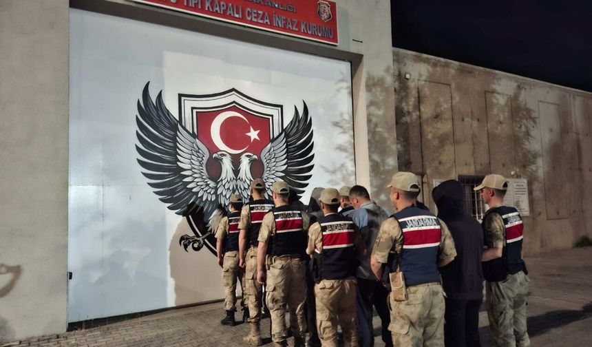Iğdır'da Organize Göçmen Kaçakçılığı Operasyonu: 5 Tutuklama!