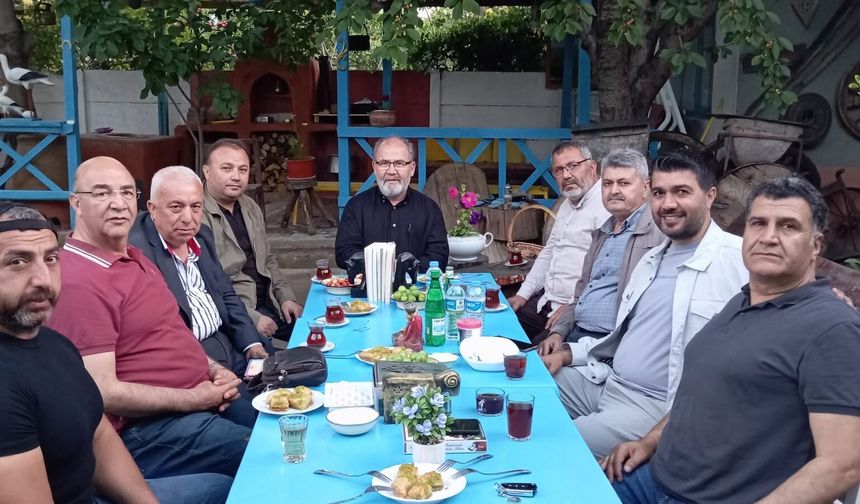 MELEKLİ ATA OCAĞI’NDA ANLAMLI BULUŞMA: IĞDIR’IN TURİZMİ VE TÜRK DÜNYASI ŞİİRLERİ KONUŞULDU