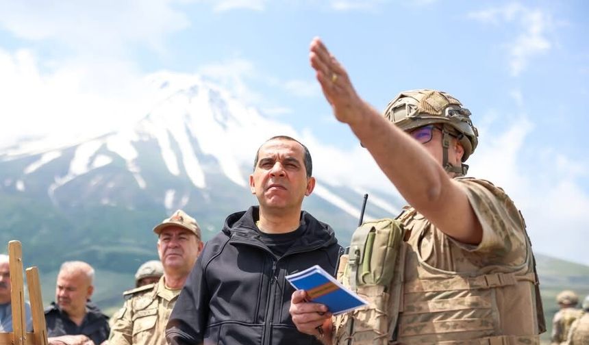 Vali Ağrı Dağı Eteklerinde Mehmetçiği Ziyaret Etti