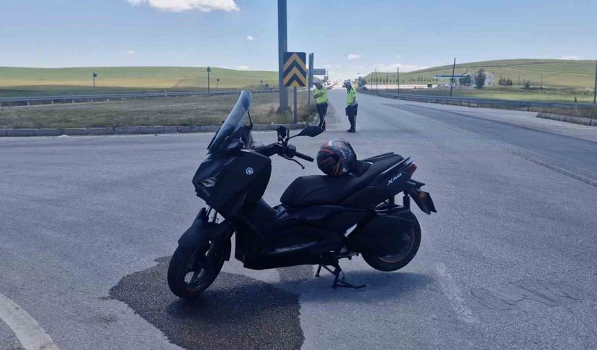 Motosiklet ile otomobil çarpıştı: 1 yaralı