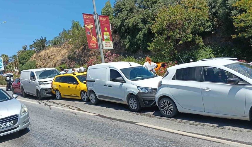 Zincirleme kaza: '5 araç birbirine girdi'