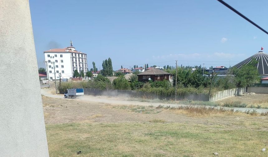 Emek Mahallesi Sakinleri Tozdan Şikâyetçi