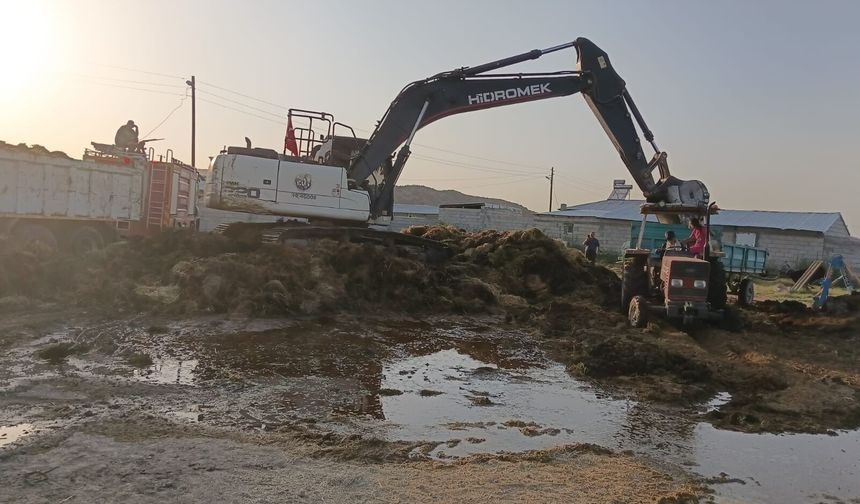 Bulakbaşı Köyündeki Saman Yangınının Enkazı Temizlendi