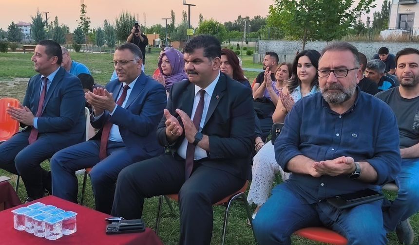 IĞDIR’DA GELECEĞİN TEKNOLOJİSİ VE İNSAN İLİŞKİSİ KONUŞULDU: BİLİM KAFE ETKİNLİĞİNE YOĞUN İLGİ
