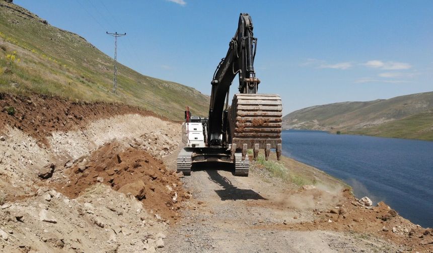 Iğdır İl Özel İdaresi’nden Tuzluca’da Ulaşım Hamlesi: Karacaören Grup Köy Yolu Genişletiliyor