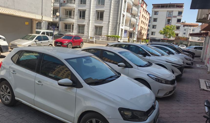 IĞDIR’DA  ARAÇ SAYISI 40 BİNE DAYANDI, SOKAKLAR KİLİTLENDİ!