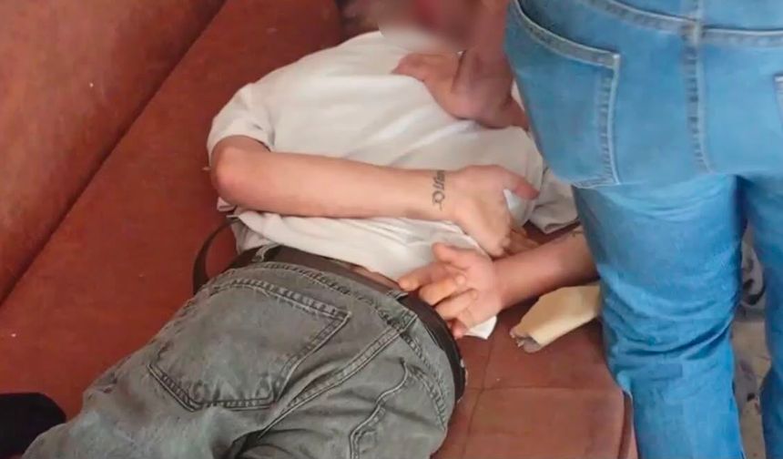 Benzin dökerek yakmaya çalıştılar: 5 gözaltı