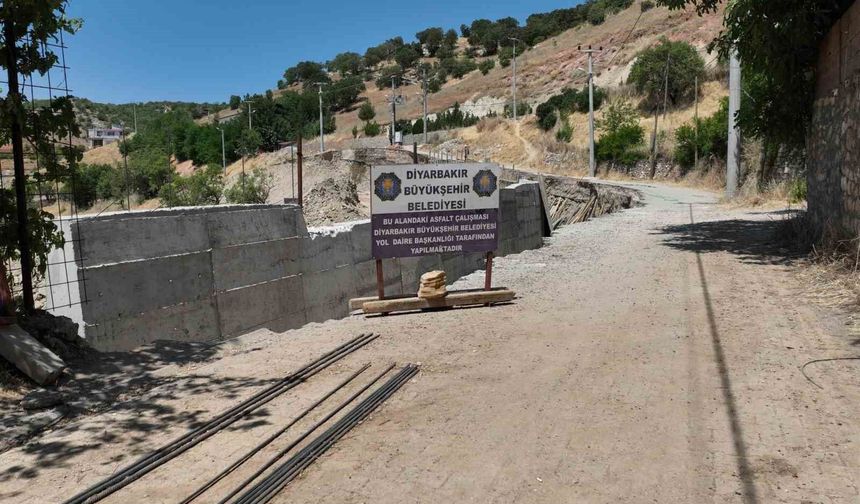 Diyarbakır kırsalında yollar yenileniyor