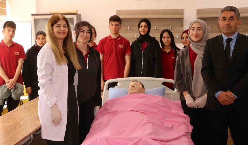 Erzincan'da meslek lisesi sağlık sektörüne bakım personeli yetiştiriyor