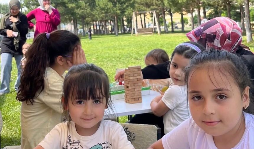 Gezici Kütüphane Yenişehir Parkı'nda çocuklarla buluştu
