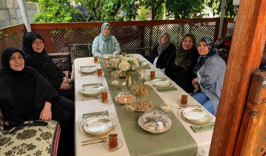 AK Parti Hane Hane Geziyor
