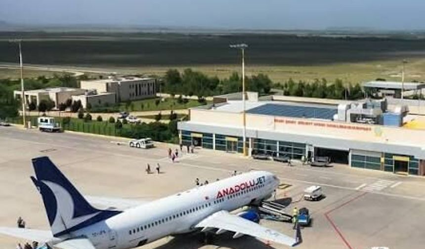 IĞDIR’DA UÇAK BİLETİ ŞOKU: FİYATLAR BİR ANDA 12 BİN TL’YE FIRLADI!