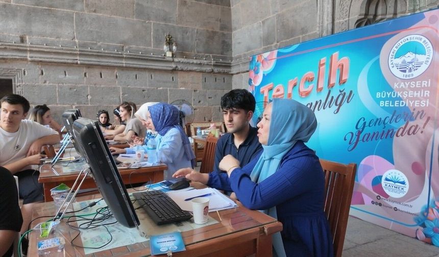 Kayseri Büyükşehir'in ücretsiz YKS tercih danışmanlığına yoğun ilgi: Gençlerden tam not