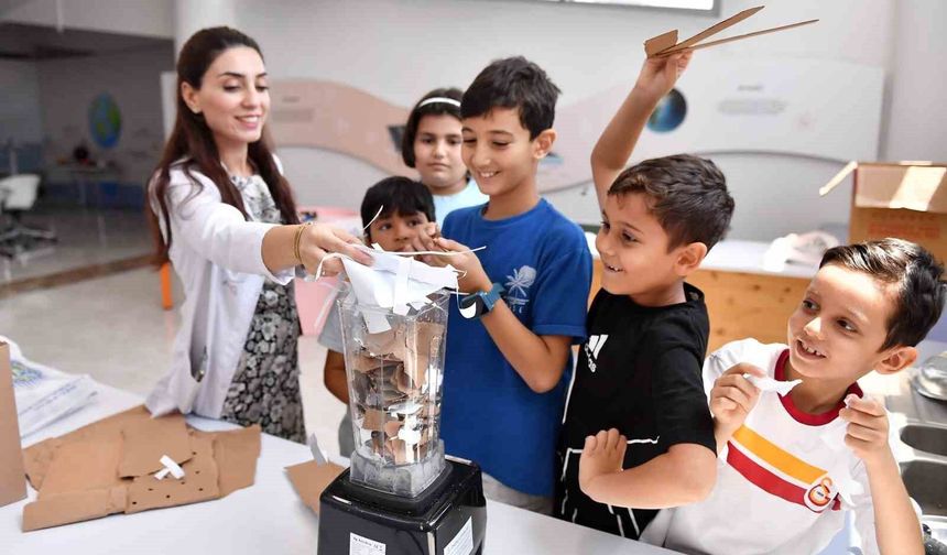 Mersin'de çocuklar yaz tatilini bilimle geçiriyor
