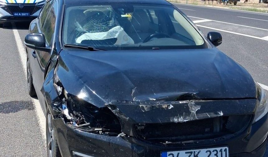 Otomobil ile tır çarpıştı: 2 yaralı