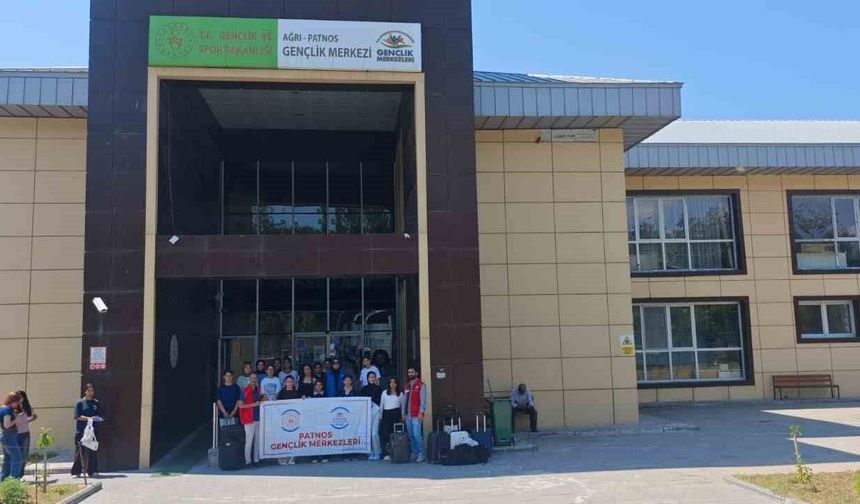 Patnos'tan 15 kız öğrenci 'Bir Destandır Çanakkale' programına katıldı