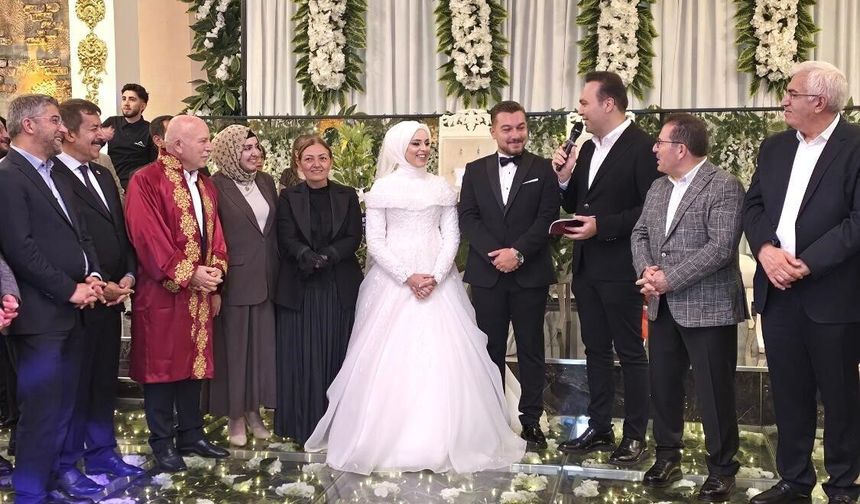 Sıla Kınalı ile Mehmet Akif Dorman dünyaevine girdi