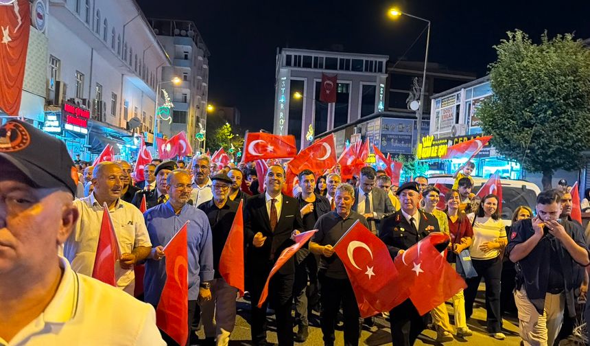 Iğdır Tek Yürek: Binlerce Kişi Türk Bayraklarıyla 15 Temmuz İçin Yürüdü