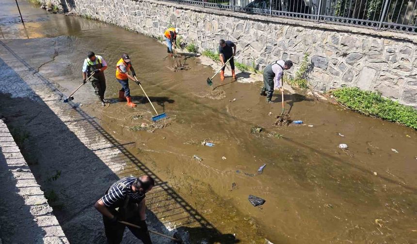 Alabalık deresi Belediye ekiplerince temizlendi
