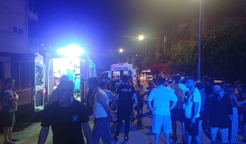 Annesini darp eden babasını bıçakladı