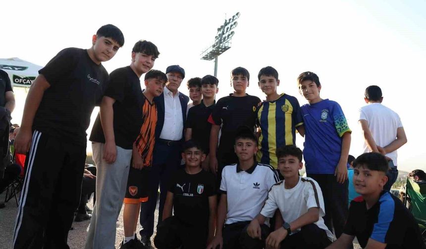 Başkan Sekmen: 'Mavi beyaz sevdamızın her daim yanında olacağız'