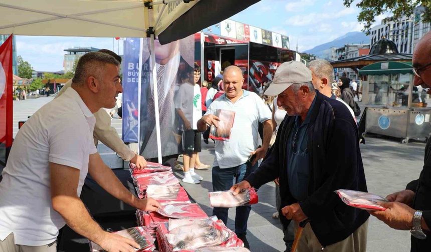 Bursa'da zafer coşkusu ay yıldız ile taçlandı