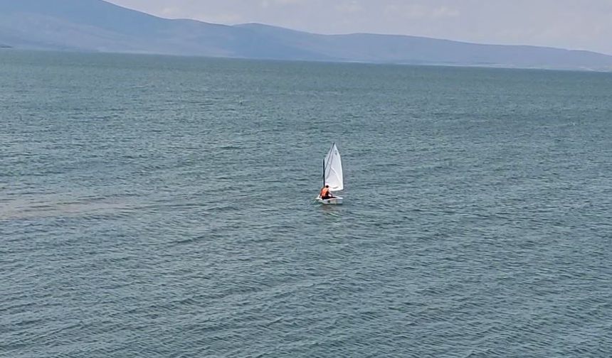 Çıldır Gölü'nde yelken keyfi