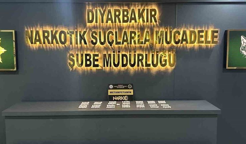 Diyarbakır'da araçta ve iki ikamette yapılan aramada uyuşturucu madde ele geçirildi
