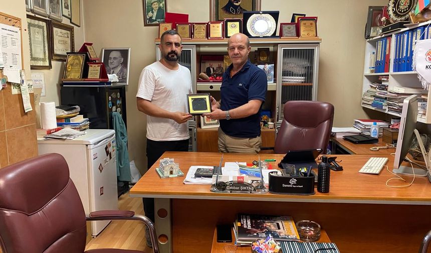 Ressam Murat Çeçen’den Harıbülbül Hediyesi