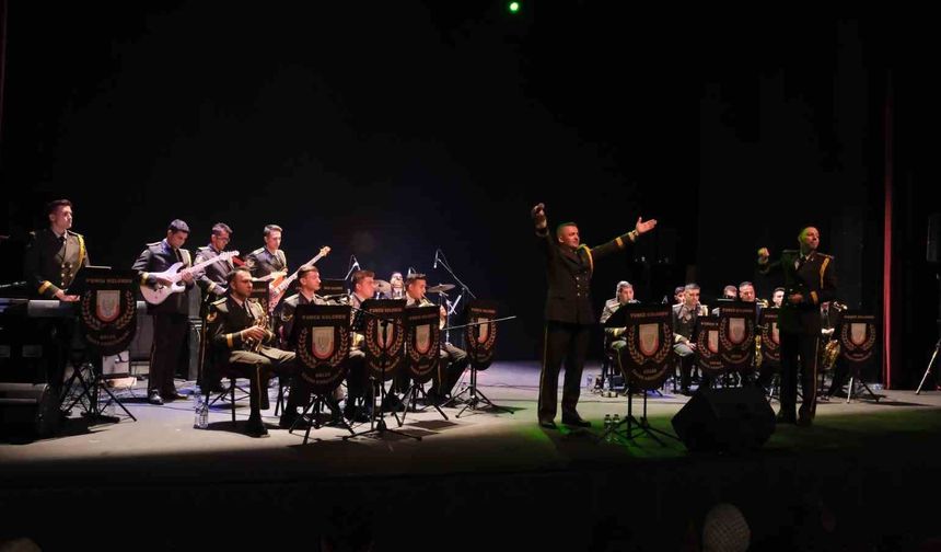 Erzurum'da festivalin ritmi sanatla tutuldu