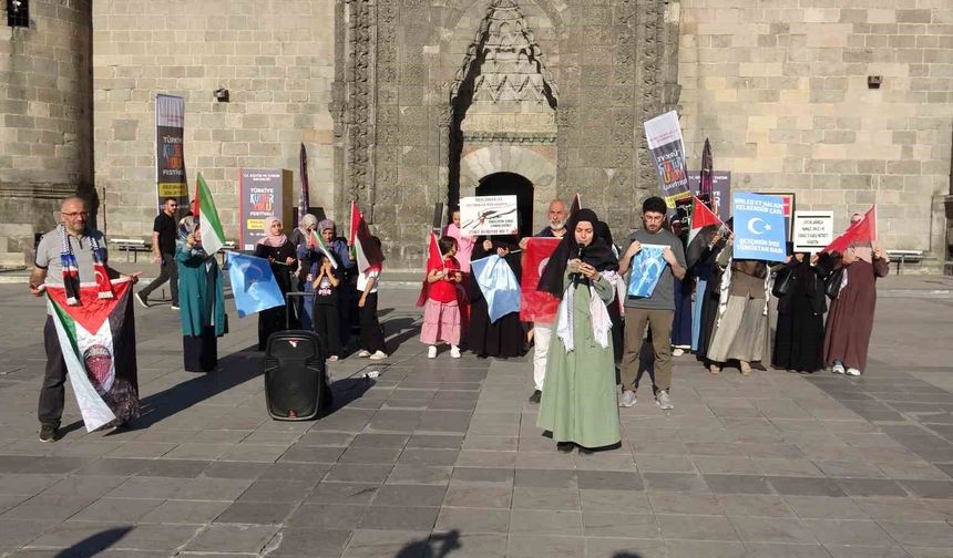Erzurum'da sağlık çalışanları Gazze için yürüdü